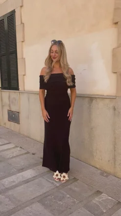 Aria off-shoulder kjole sort