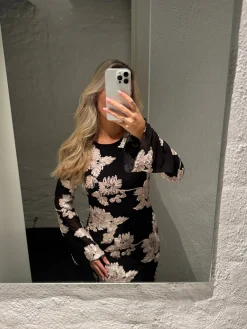 Bella kjole mønstret