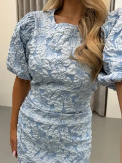 Caroline kjole lyseblå