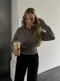 Elina striktrøje brun