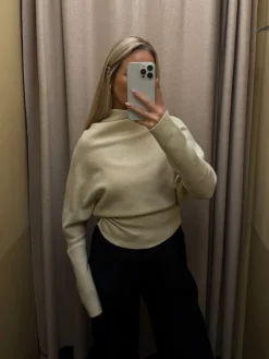 Ella striktrøje creme