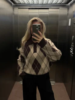 Ida striktrøje mørkebrun