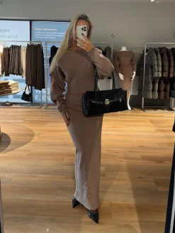 Jenny strikkjole lysebrun