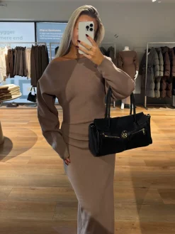 Jenny strikkjole lysebrun