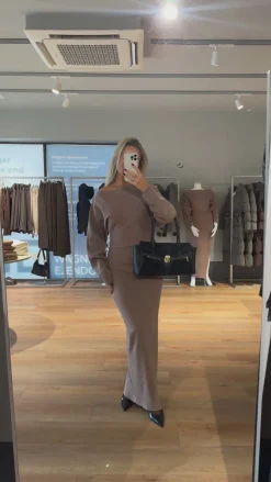 Jenny strikkjole lysebrun