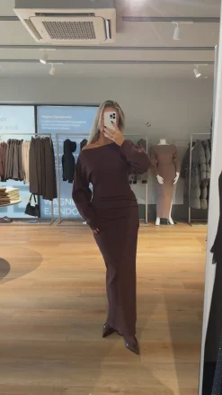 Jenny strikkjole mørkebrun