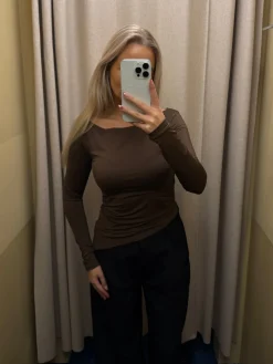 Malou bluse asymmetrisk mørkebrun