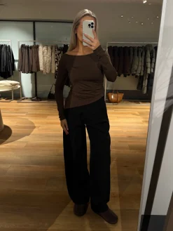 Malou bluse asymmetrisk mørkebrun