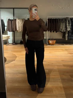 Malou bluse crew neck mørkebrun